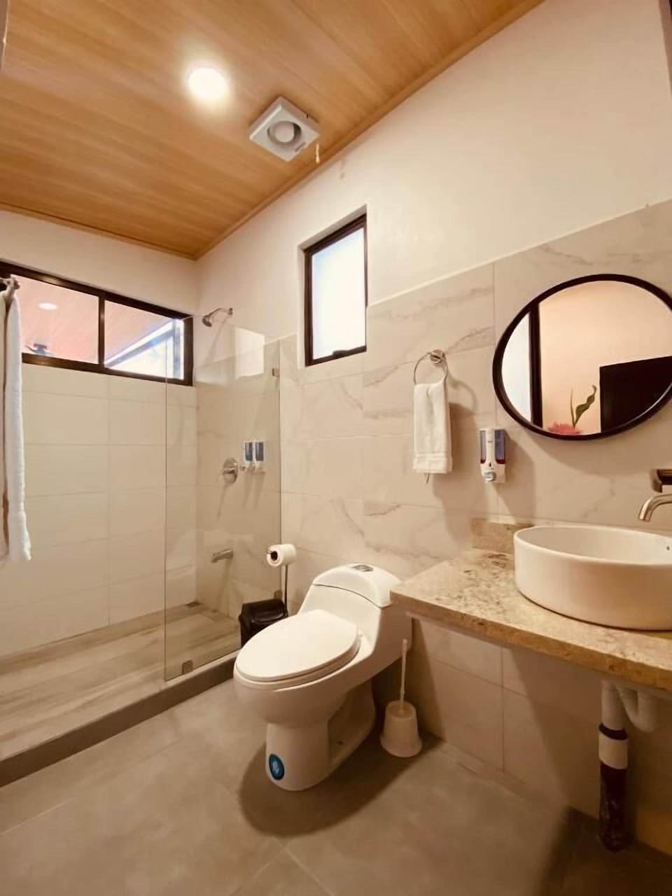 Standard Double Room | Bathroom | Bathtub, towels, toilet paper