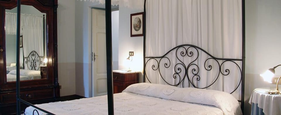 Suite | Minibar, cribs (free), WiFi (free)