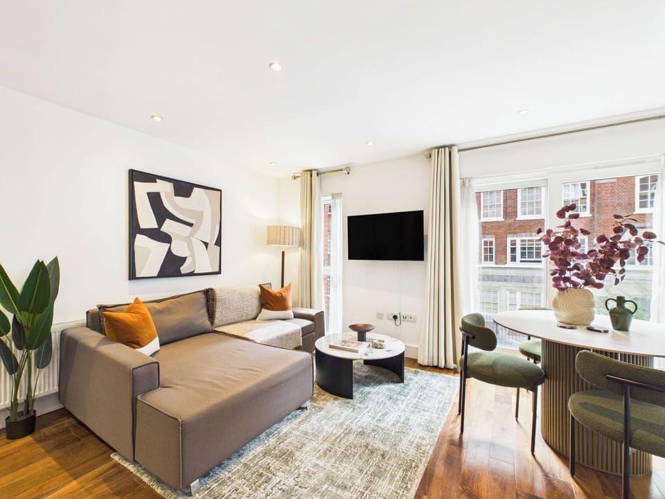 Bright One Bedroom Apartment in Westminster Apartment in City of Westminster