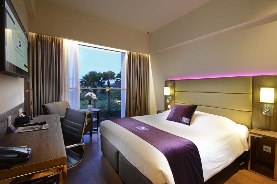 In-room safe, desk, blackout drapes, soundproofing