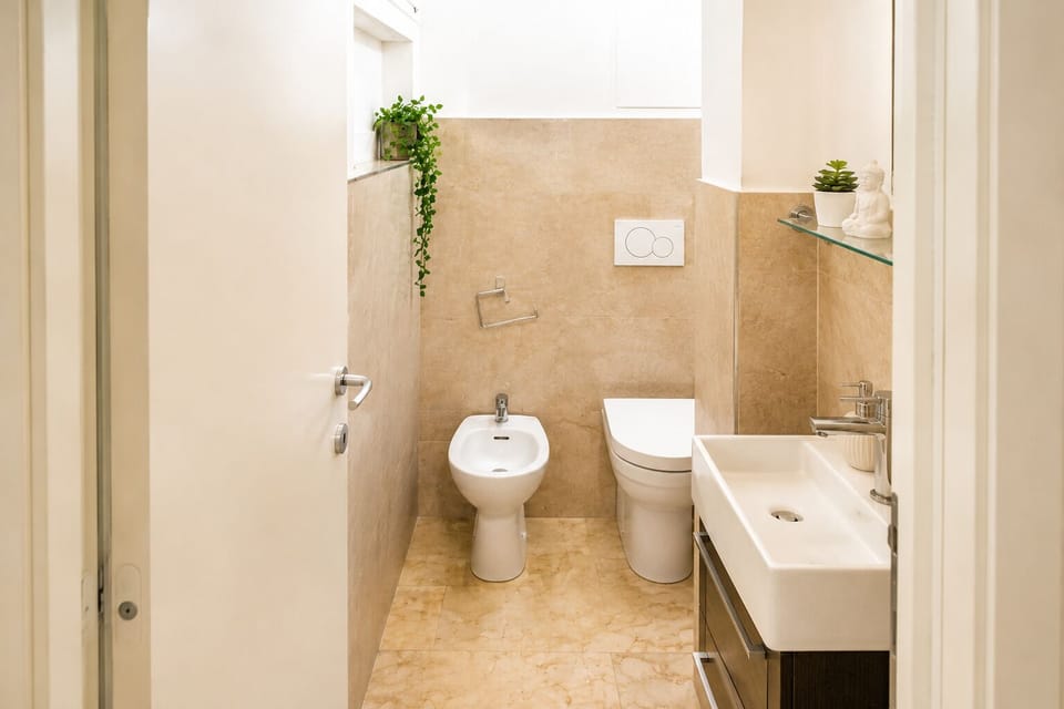 Superior Room, Non Smoking, Courtyard View | Bathroom | Hair dryer, towels, soap, toilet paper