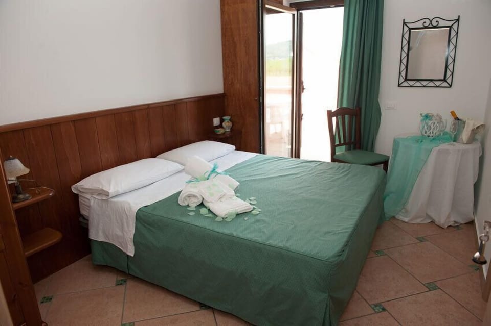 Double or Twin Room | Cribs/infant beds, free WiFi, bed sheets