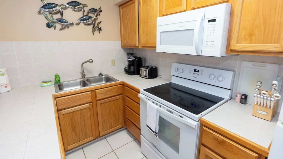Townhome, Multiple Beds, Pool View (Brent & Kim Townhome) | Private kitchen