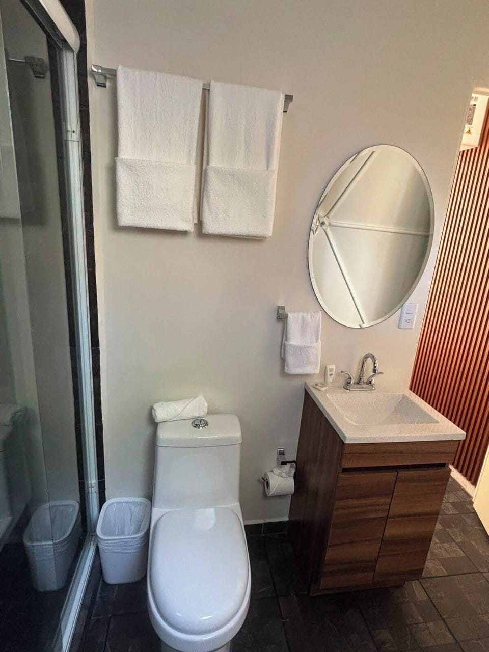 Comfort Quadruple Room, Garden View | Bathroom | Free toiletries, towels, soap, shampoo