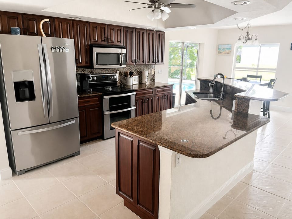 Full size kitchen with all the amenities