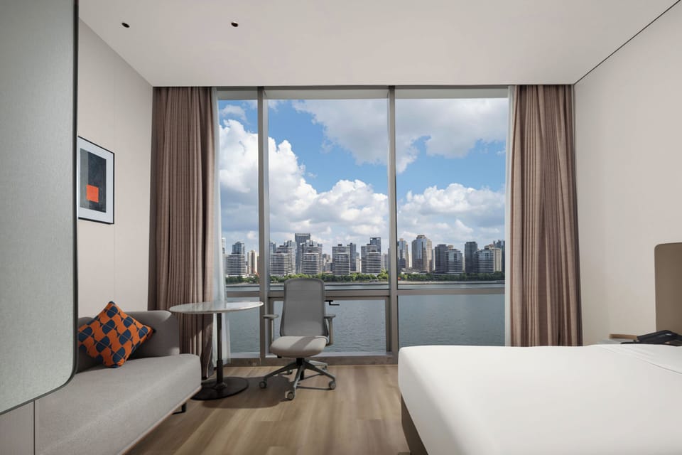 1 King Standard River View | Down comforters, desk, laptop workspace, blackout drapes