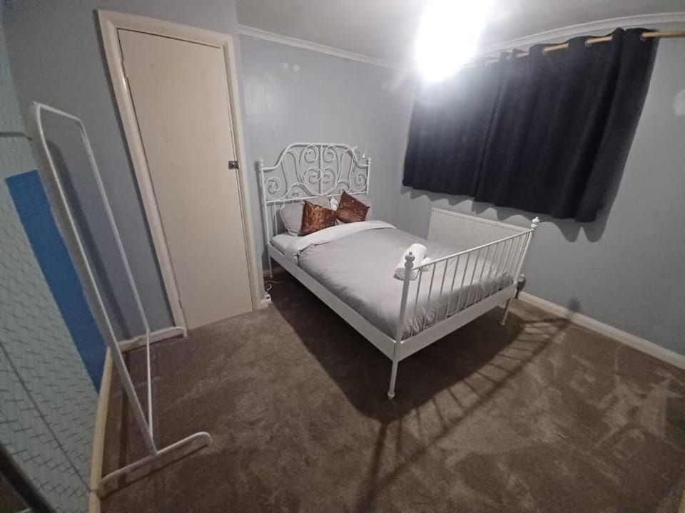 Deluxe Double Room, Garden View | Blackout drapes, iron/ironing board, WiFi (free)