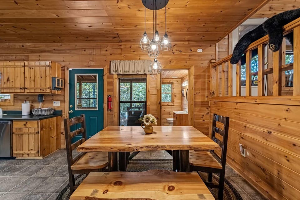 Cabin, Multiple Beds, Hot Tub, Mountain View (DogWood Lodge) | Dining
