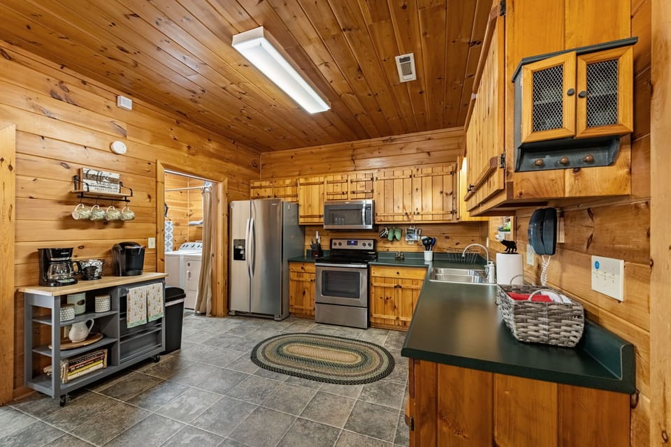 Cabin, Multiple Beds, Hot Tub, Mountain View (DogWood Lodge) | Private kitchen