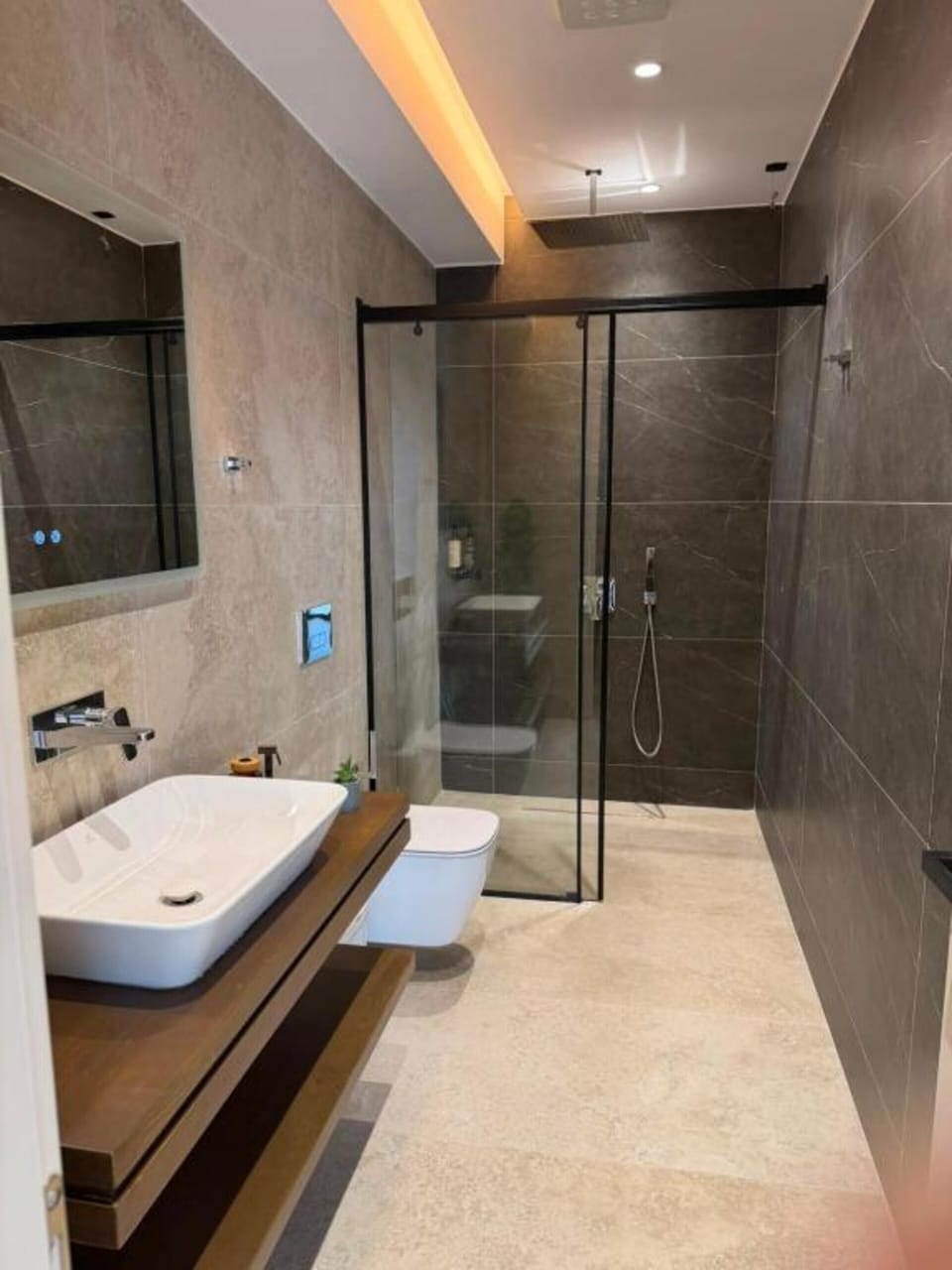 Queen Palace Luxury Hotel Hotel in Sarandë