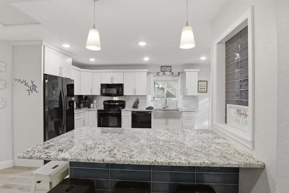 House, Multiple Beds (Osage Highlands Hideaway) | Private kitchen