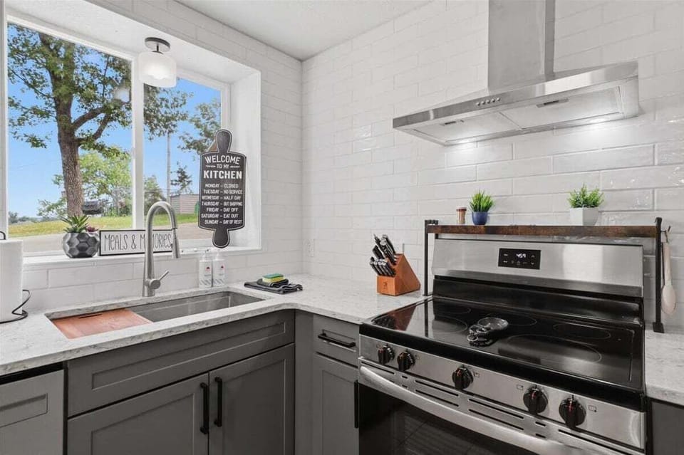 House, Multiple Beds (Island Point Escape) | Private kitchen