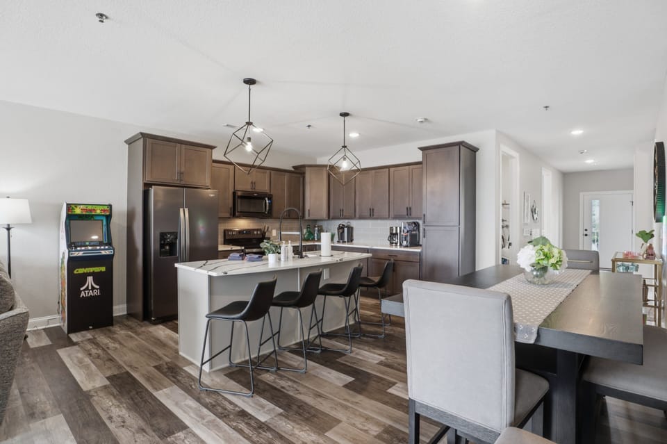 Condo, Multiple Beds (4th Level Luxe at Topsider) | 3 bedrooms, individually decorated, individually furnished, bed sheets