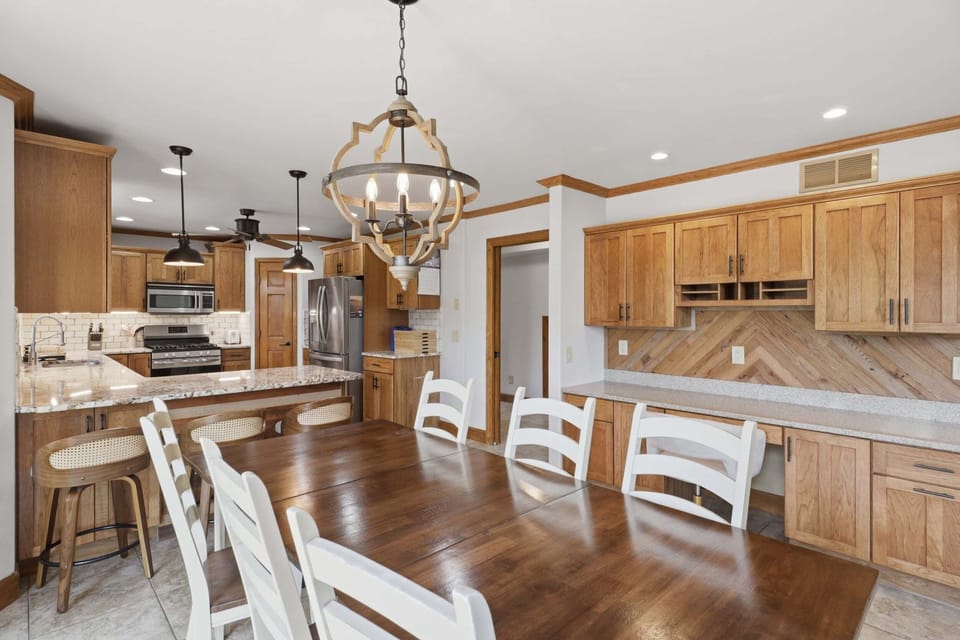 House, Multiple Beds, Pool View (Woodland Waves) | 5 bedrooms, individually decorated, individually furnished, bed sheets