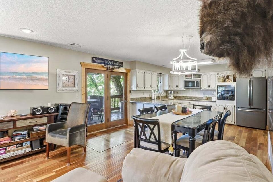 Condo, Multiple Beds (Byrde's Eye View) | Interior
