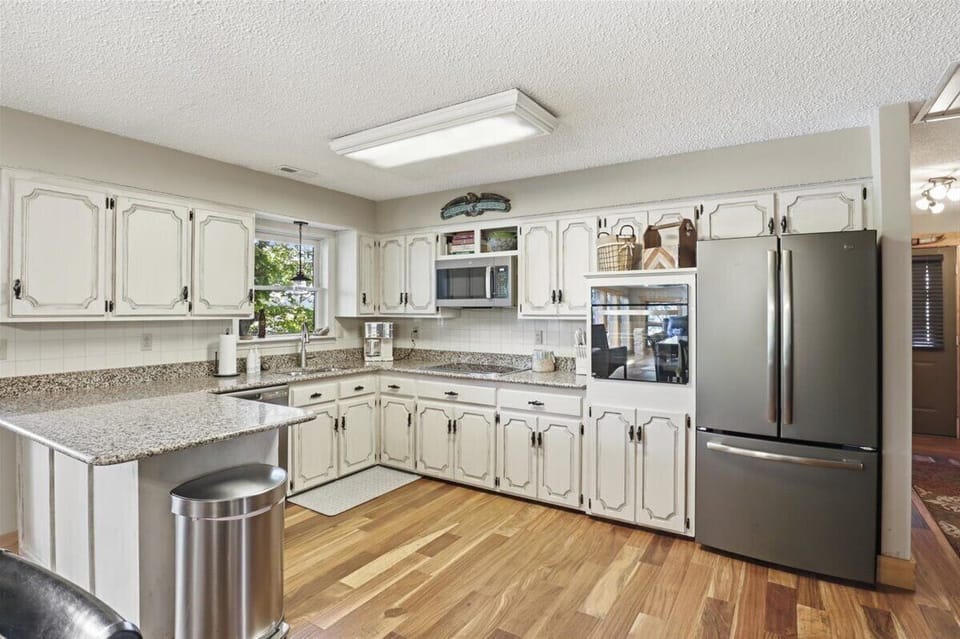 Condo, Multiple Beds (Byrde's Eye View) | Private kitchen