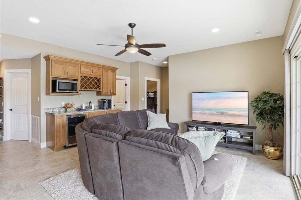 House, Multiple Beds (Bulldog Lake House) | Living area