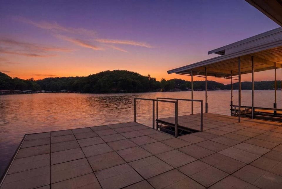 House, Multiple Beds (Bulldog Lake House) | Lake view