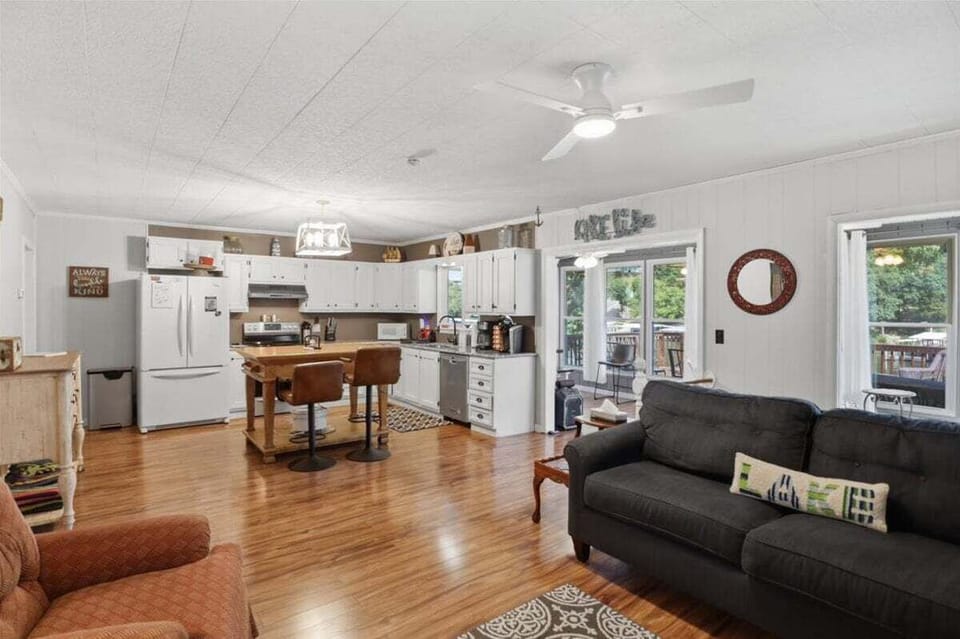 House, Multiple Beds (Place Loto) | Living area