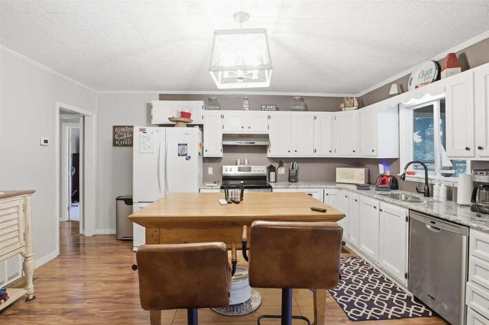 House, Multiple Beds (Place Loto) | Private kitchen