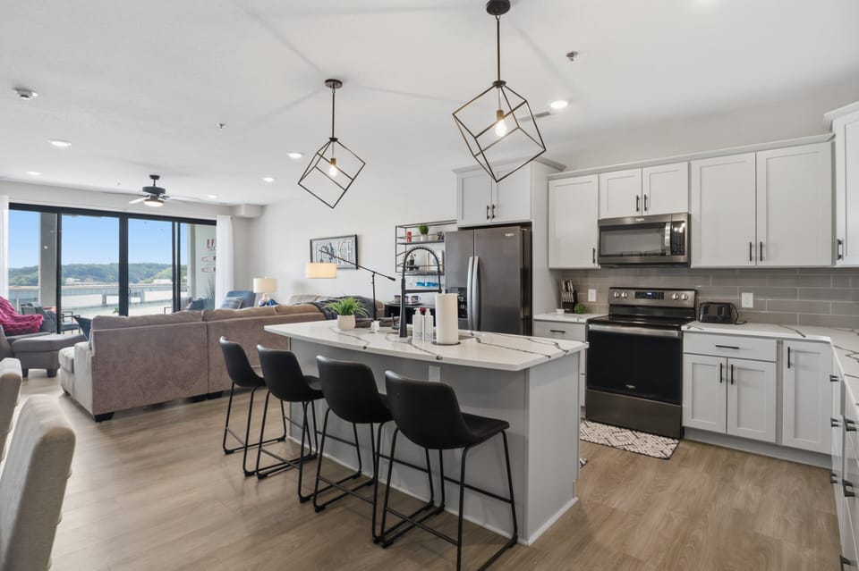 Condo, Multiple Beds (Shootout Suite at Topsider) | Private kitchen