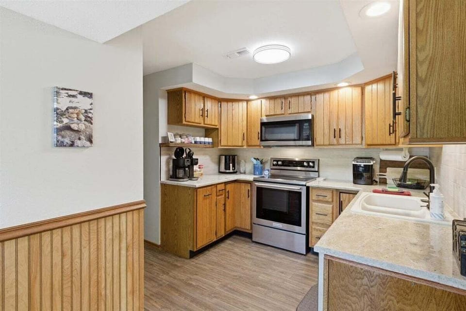 House, Multiple Beds (Happier Place) | Private kitchen