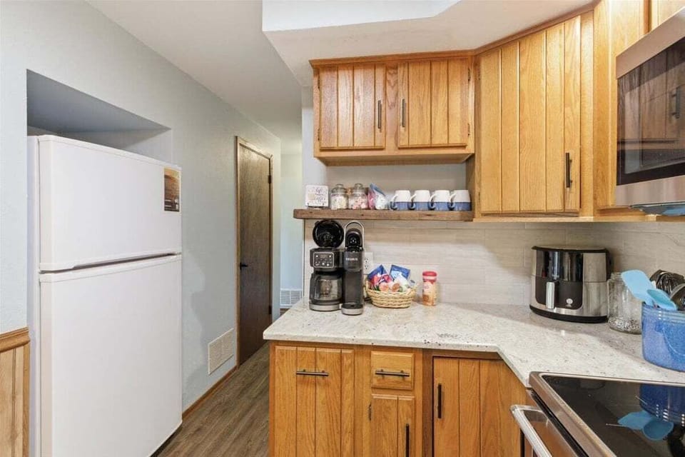 House, Multiple Beds (Happier Place) | Private kitchen