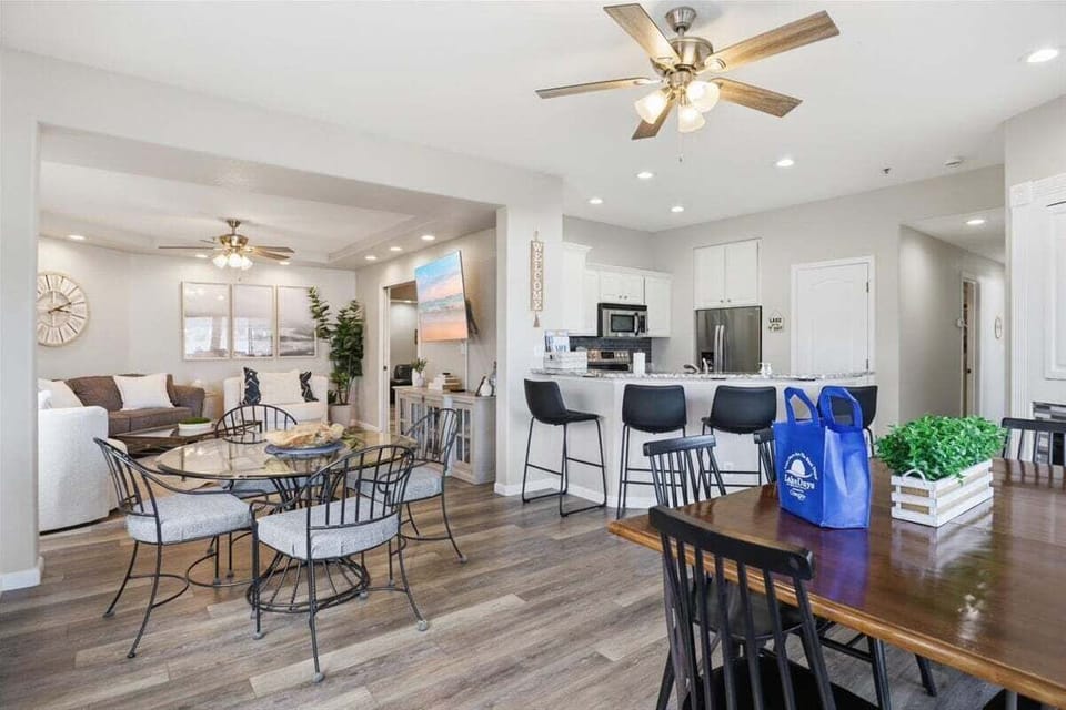 Condo, Multiple Beds (Lake it Easy) | 4 bedrooms, individually decorated, individually furnished, bed sheets