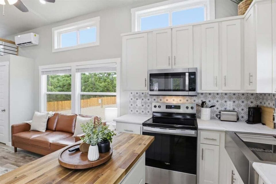 House, Multiple Beds (Hillstone Community) | Private kitchen