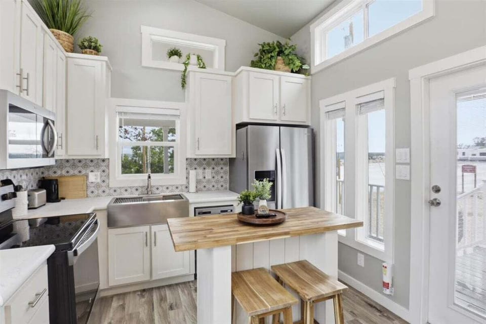 House, Multiple Beds (Hillstone Community) | Private kitchen
