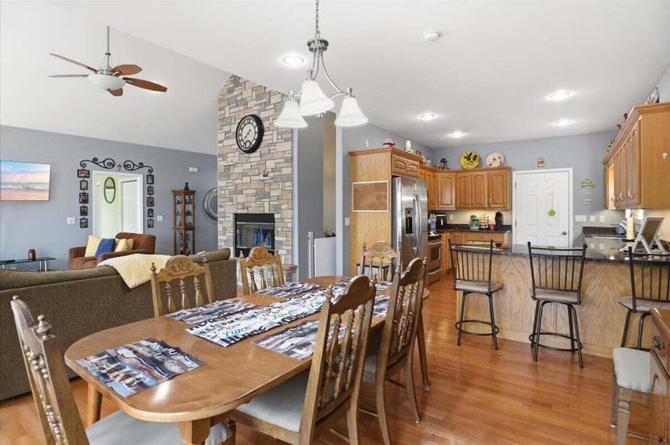 House, Multiple Beds (Jack's Hideaway) | 3 bedrooms, individually decorated, individually furnished, bed sheets