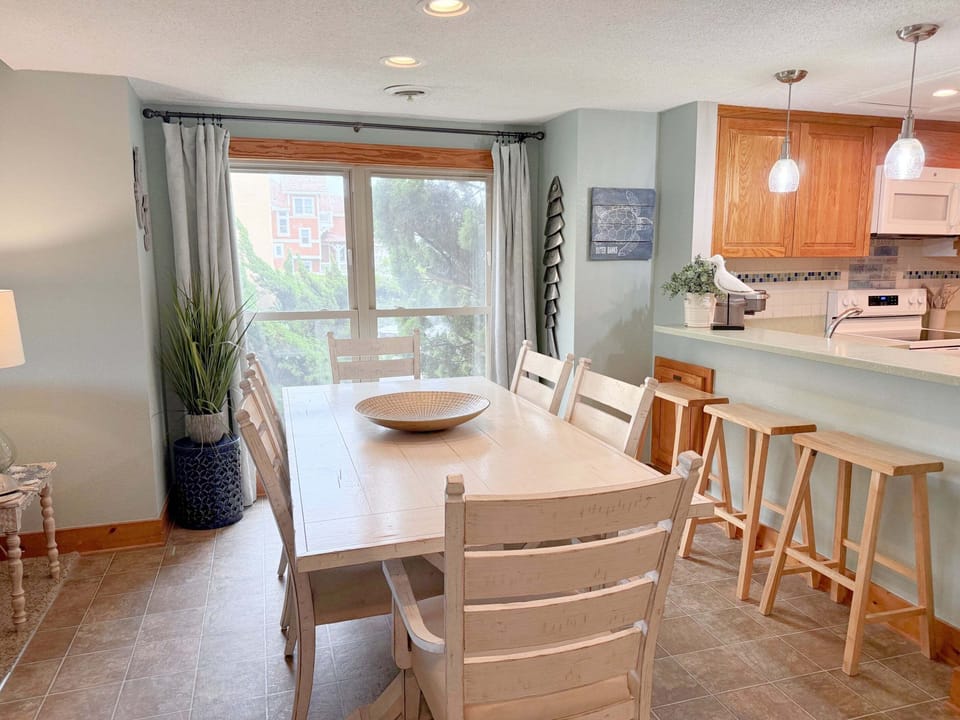 QE6: OBXCITEMENT | ML Dining Area - Seating for 6, Island Seating for 3