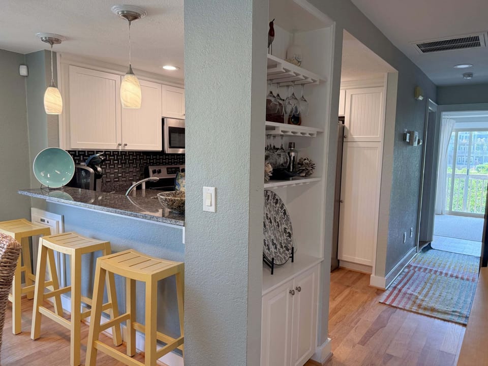 QF6: Carolina Treat | ML Kitchen - Island Seating for 3