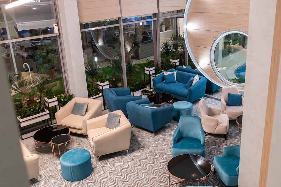 Lobby lounge