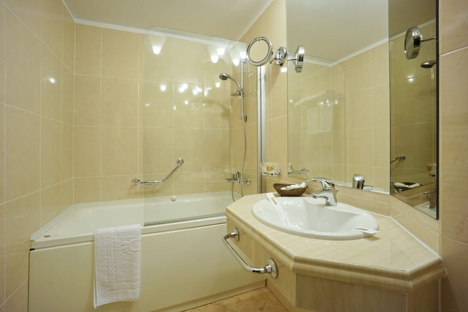 Combined shower/tub, hair dryer, slippers, towels