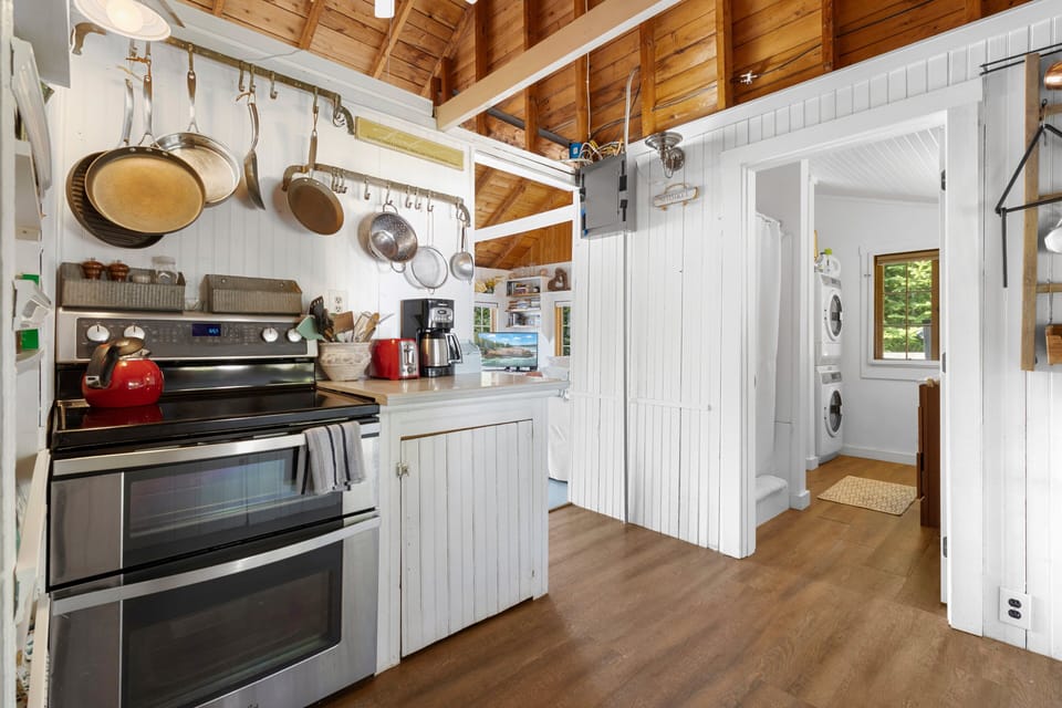 House, Multiple Beds, Kitchen (Sunset Cottage) | Private kitchen
