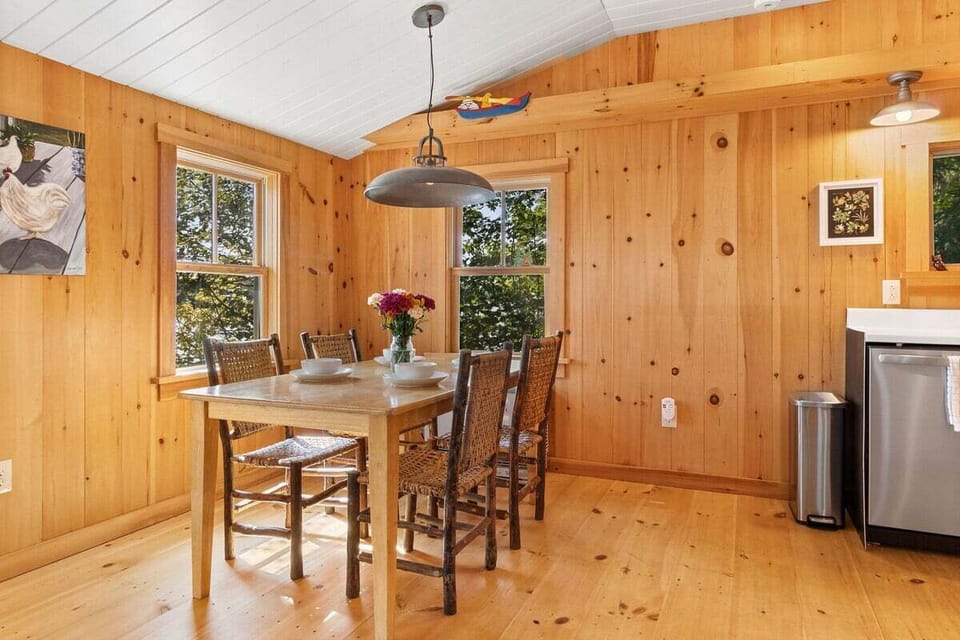 House, Multiple Beds, Kitchen (Loon's Nest on Damariscotta Lake) | 2 bedrooms, individually decorated, individually furnished, bed sheets