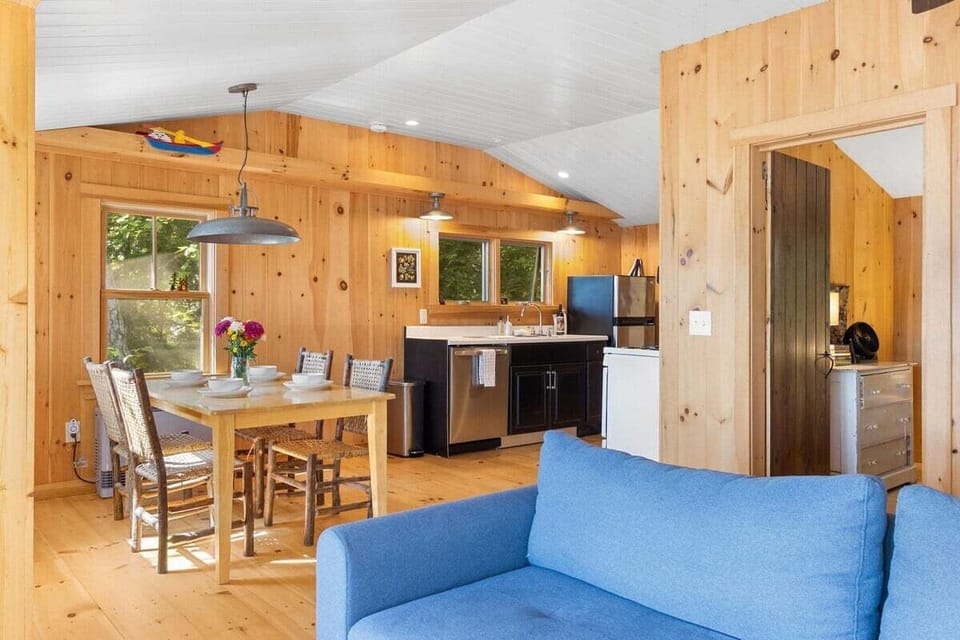 House, Multiple Beds, Kitchen (Loon's Nest on Damariscotta Lake) | Living area