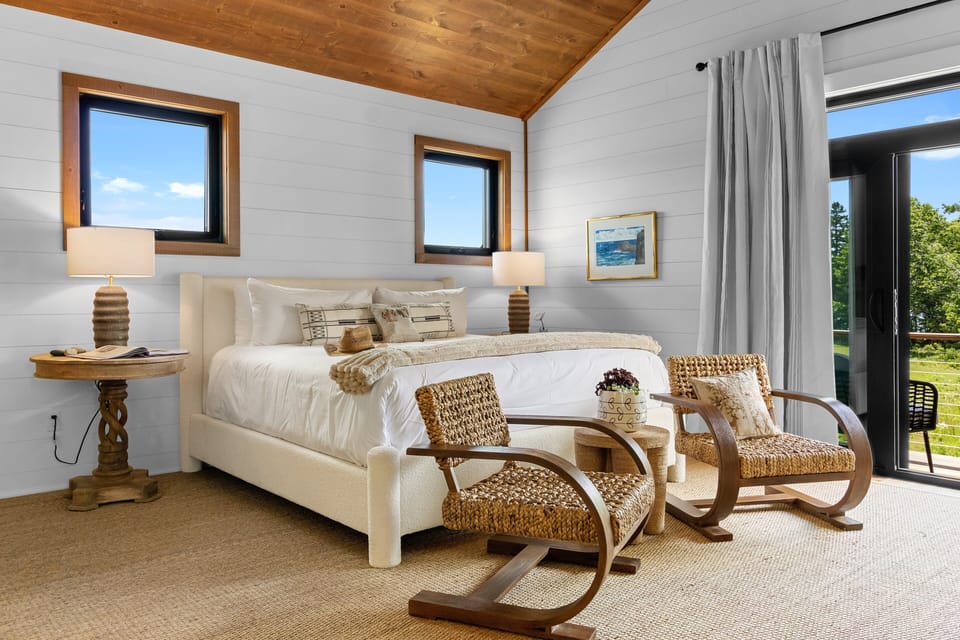 House, 1 King Bed (Sweet Caroline at Salt Water Farm) | 1 bedroom, individually decorated, individually furnished, bed sheets
