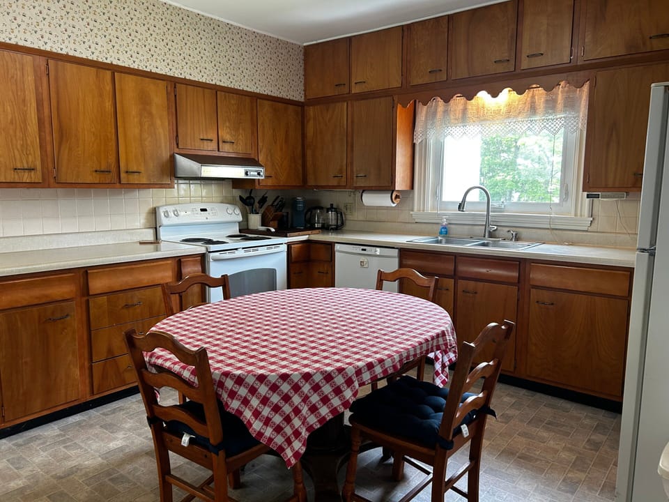 House, Multiple Beds (One Atlantic) | Private kitchen