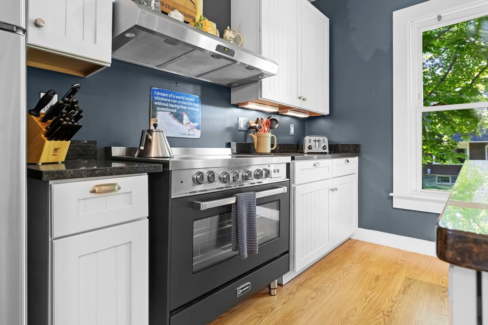 House, Multiple Beds (La Maisonette) | Private kitchen