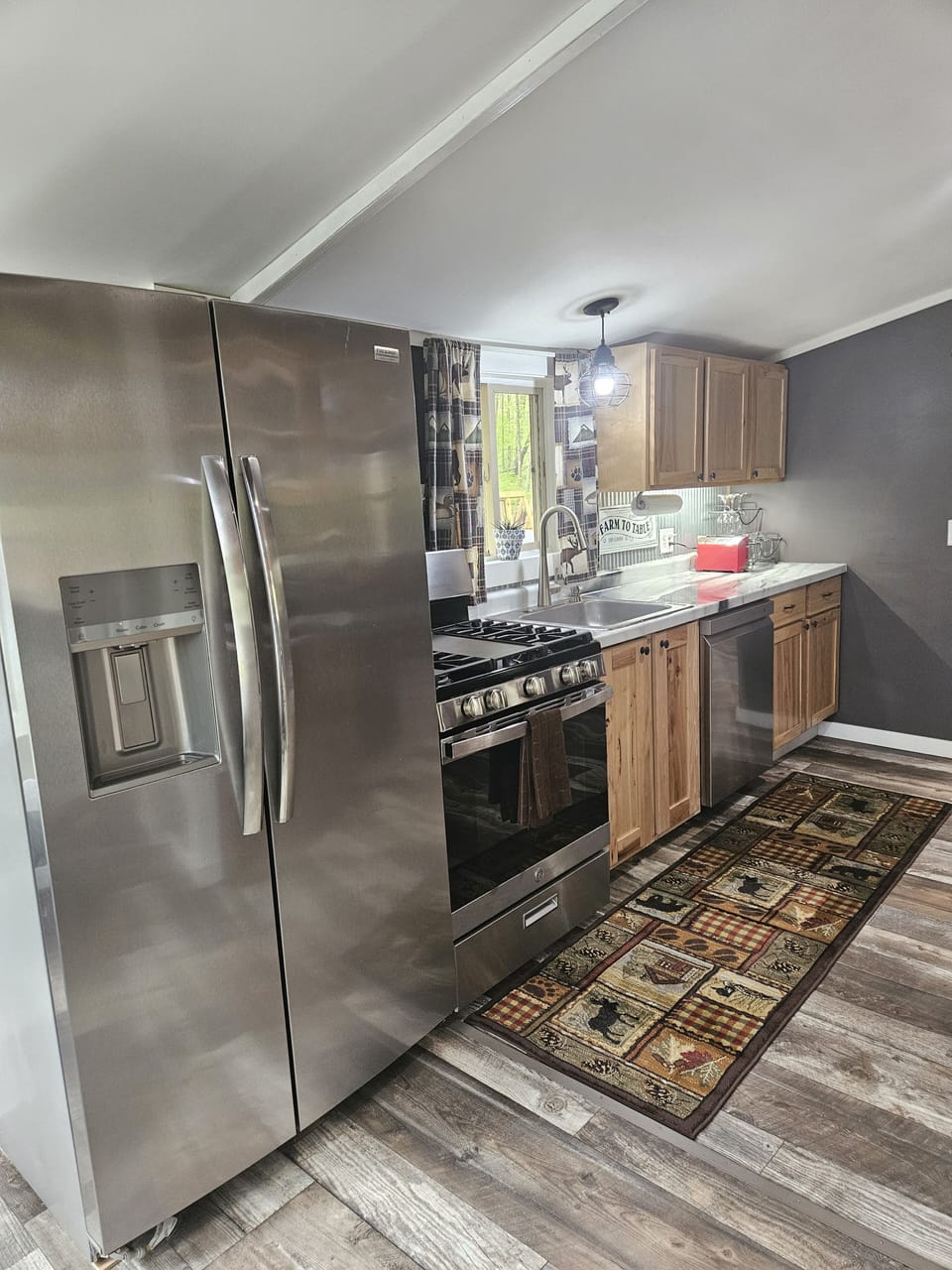 Fully stocked kitchen with dishwasher too! Filtered water/ice, Gas Stove.