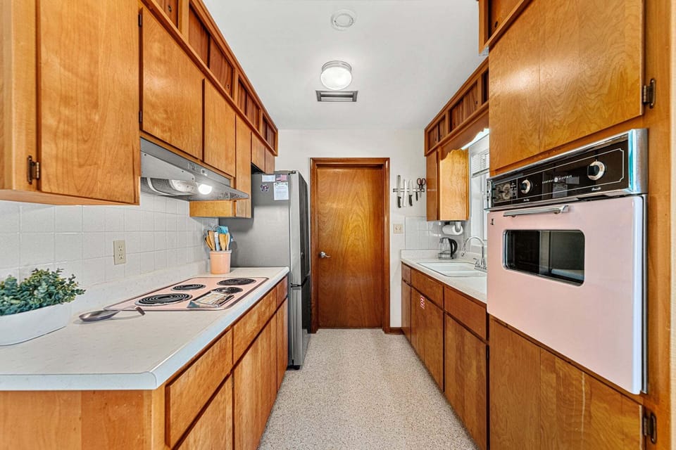 Fully equipped kitchen with everything you need to make your favorite homemade meals