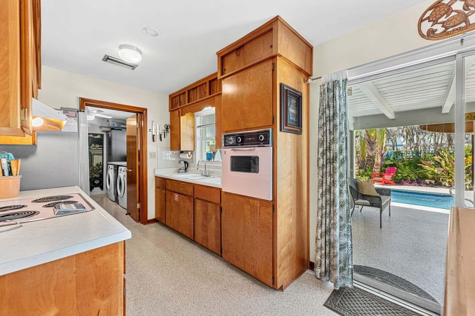 Fully equipped kitchen with everything you need to make your favorite homemade meals!