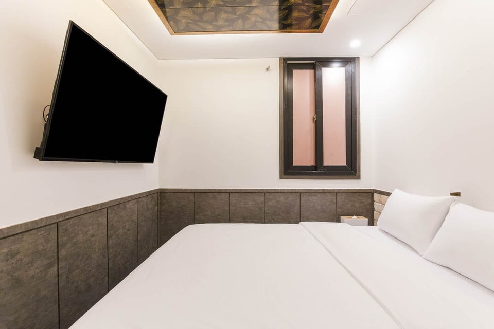 Standard Double Room, City View | Iron/ironing board (on request), WiFi (free), individually decorated