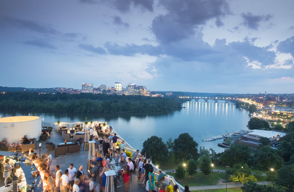 3 bars/lounges, cocktail bar, rooftop bar