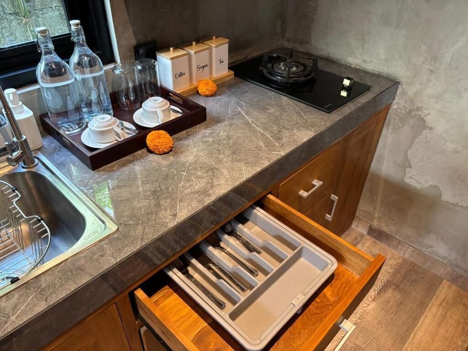 Standard Villa, 1 King Bed | Private kitchen | Fridge, microwave, stovetop, cookware/dishes/utensils