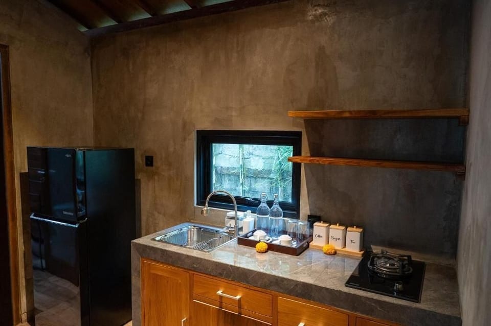 Standard Villa, 1 King Bed | Private kitchen | Fridge, microwave, stovetop, cookware/dishes/utensils
