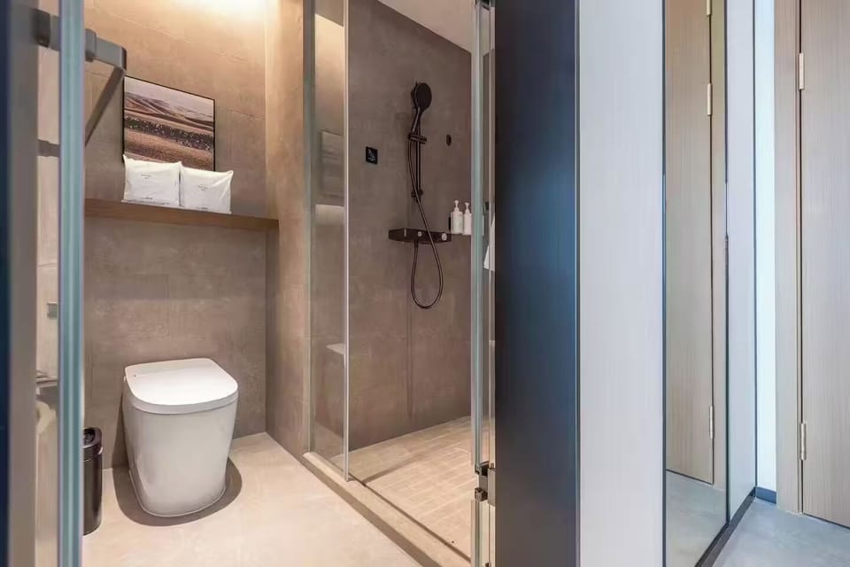 Comfort Double Room, 1 Queen Bed, Non Smoking, Ensuite | Bathroom | Shower, rainfall showerhead, free toiletries, hair dryer
