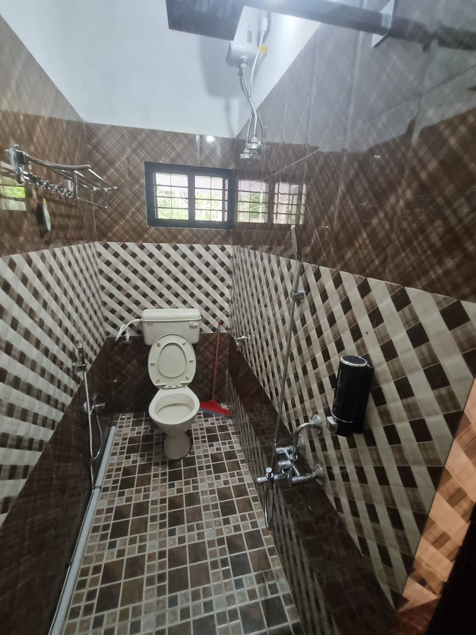 Deluxe Double Room | Bathroom | Shower, bidet, soap, toilet paper